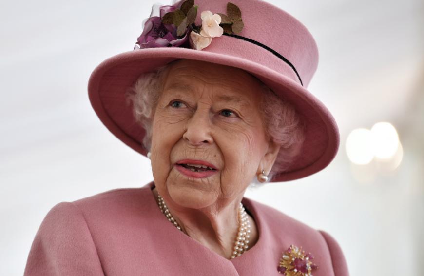Queen Elizabeth II zeigte sich bei öffentlichen Terminen kürzlich immer häufiger mit einem Gehstock.