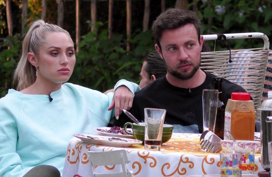 Anschließend tischt Mike seinen Mitstreitern eine Lüge auf. Sissi Hofbauer und Ben Melzer trauen seiner Aussage jedoch nicht.