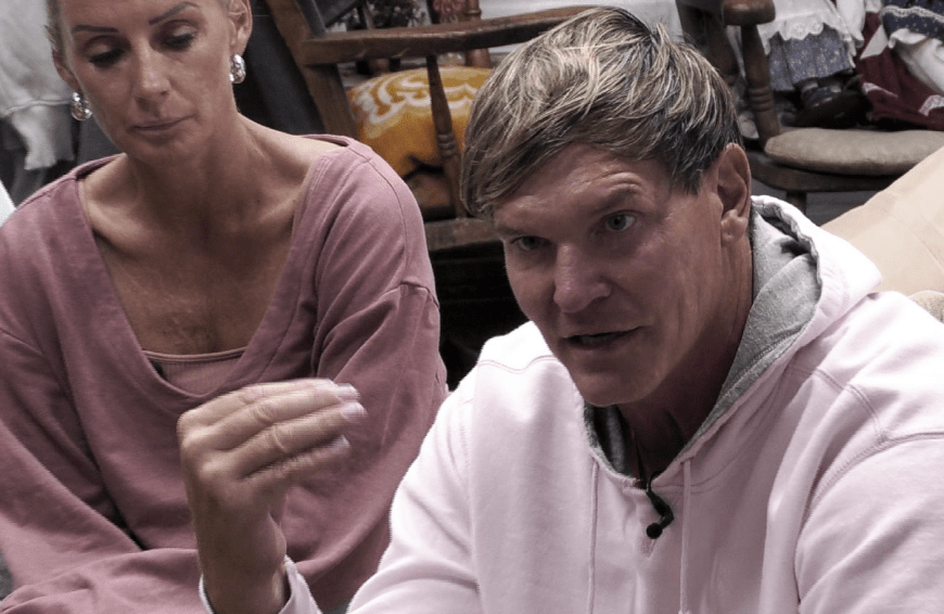 Nach der Nominierung droht Mike Peggy und Steff Jerofke.