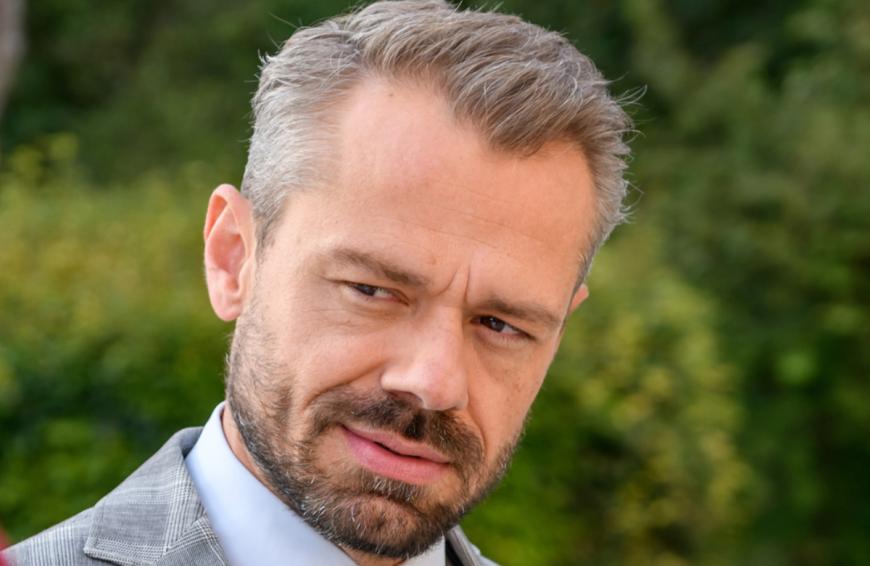 Erik (Sven Waasner) gehört bei