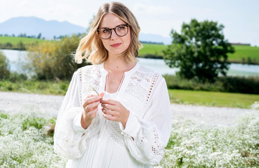 Lena Conzendorf spielt die neue Traumfrau Josie Klee. Jetzt wendete die Schauspielerin sich persönlich an die