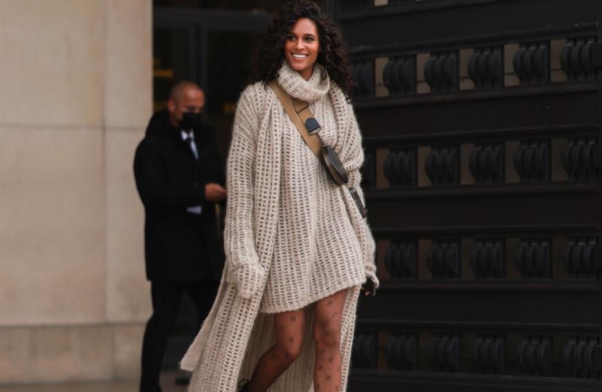 Das nenne wir mal einen gelungenen Winterlook! Und den können wir mit einem günstigen Kleid ganz schnell kopieren. 