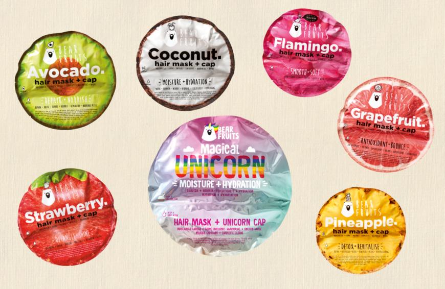 Egal ob Me-Time oder gemeinsam mit Freunden, die Haarmasken von Bear Fruits mit bärenstarken Hauben bringen deine müde Mähne wieder in Schwung. Mit den sieben fruchtig-verrückten Varianten ist für jeden etwas dabei: Avocado, Grapefruit, Pineapple, Strawberry, Coconut, Unicorn oder Flamingo – yummy! Die beliebten Varianten Flamingo, Strawberry, Avocado und Coconut gibt es neu auch im Nachfüllpack für 3x mehr Spaß! Und noch dazu mit einem guten Gewissen: Unsere Bear Fruits Haarmasken sind von PETA cruelty-free-zertifiziert.