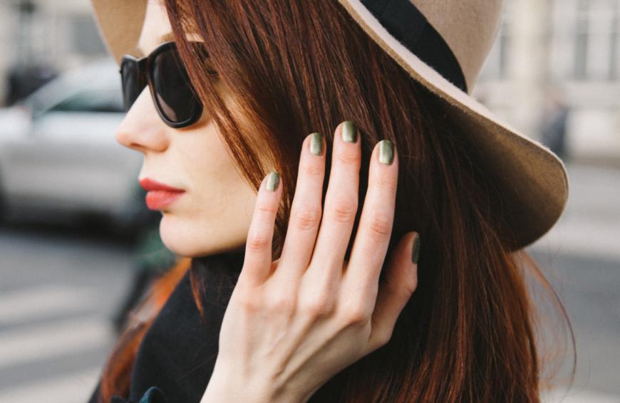 Chrome Nails sind diesen Winter total angesagt. Wir verraten dir, wie du sie im Handumdrehen zu Hause nachmachen kannst. 