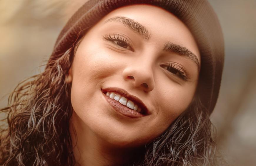 Mit einer veganen Bestseller-Mascara erhalten deine Wimpern extreme Ergebnisse. 