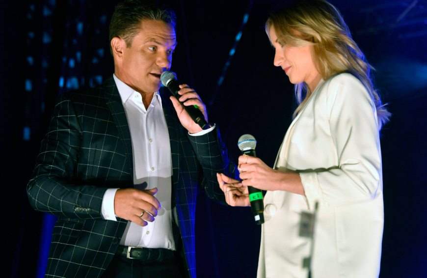 Kaum zu glauben, aber wahr: Auch bei Stefan Mross und Anna-Carina Woitschack fliegen mal die Fetzen.
