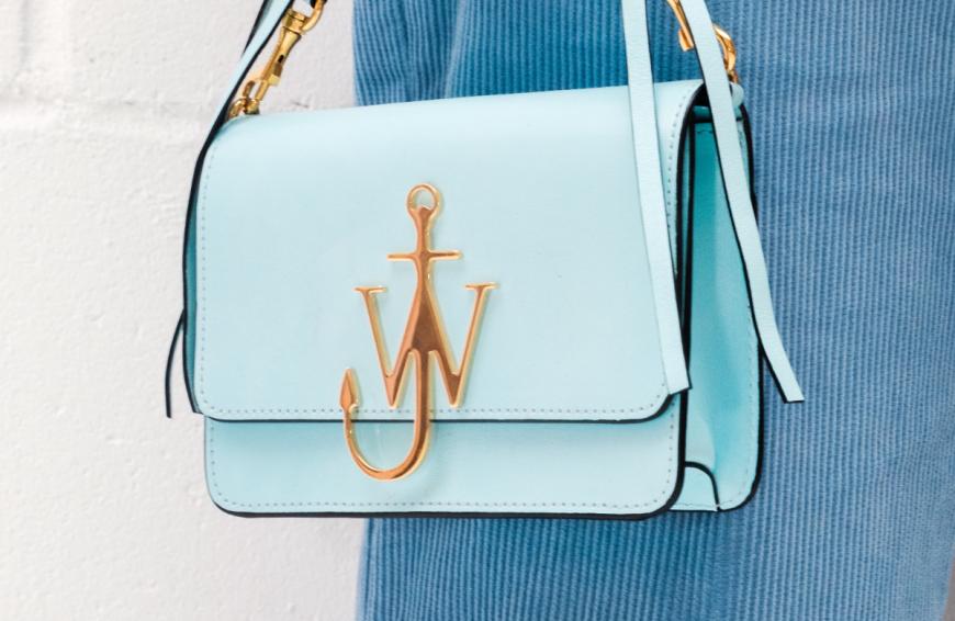 Spieglein, Spieglein an der Wand, welche Taschen-Modelle sind diesen Winter am angesagtesten in diesem Land?