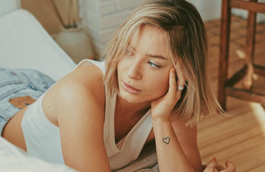 Mit diesem AHA-Peeling perfektionierst du deinen Teint im Schlaf. 