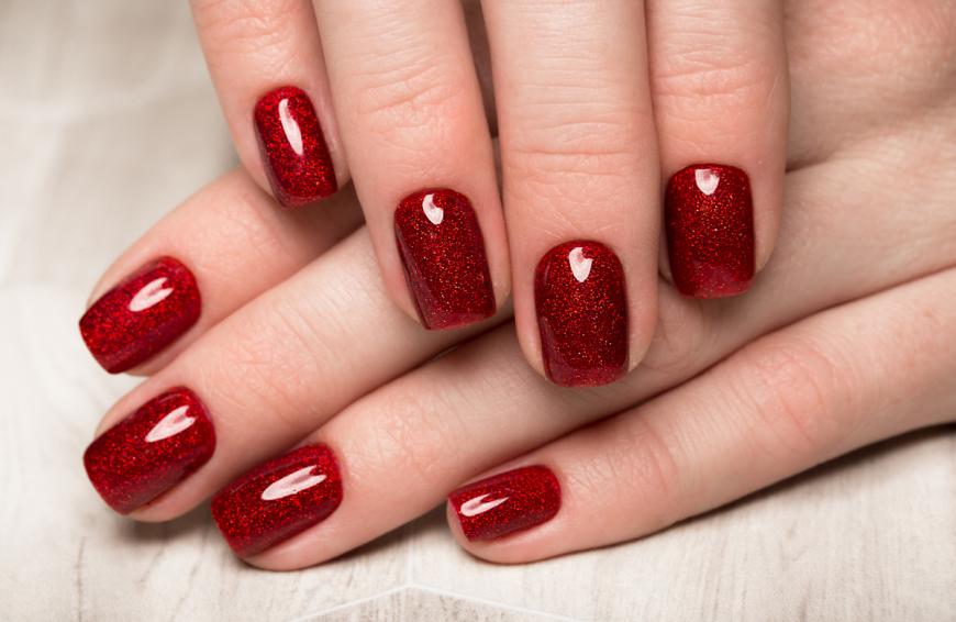 Glitzerlack ist DER Maniküre-Trend für die Festtage. 