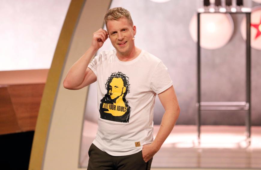 Nun teilt Oliver Pocher erneut gegen den Schlagersänger aus.