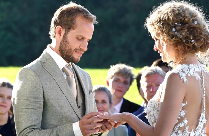 Nach ihrer romantischen Traumhochzeit wanderte seine Rolle Florian mit Traumfrau Maja in die USA aus.