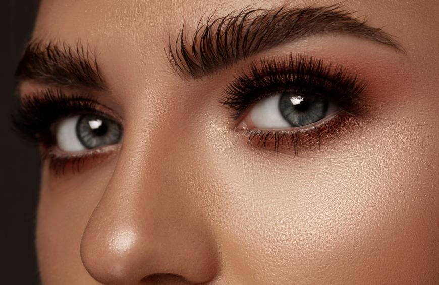 Du möchtest lange und dichte Wimpern? Dann ist dieses hormonfreie Serum perfekt?