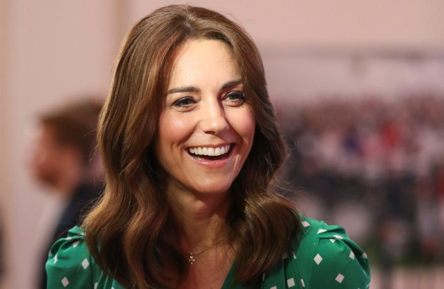 Ein Insider behauptet nun, dass Kate nach der Geburt der kleinen Lilibet im Juni mehrfach versucht haben soll, Kontakt mit Meghan aufzunehmen.