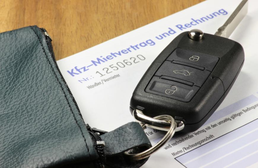 Bei einem negativen SCHUFA Eintrage wird es etwas schwieriger, eine Kfz-Versicherung abzuschließen. Aber auch hier gibt es Wege.