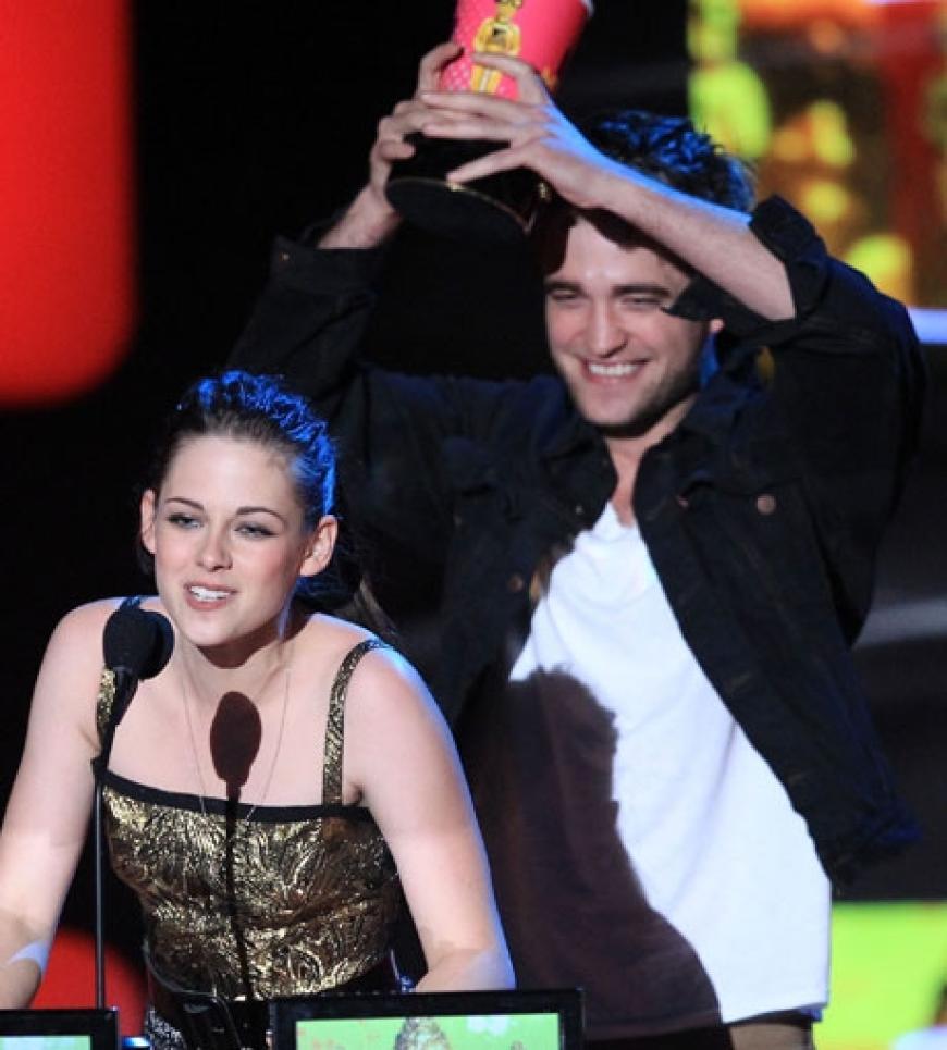 Robert Pattinson und Kristen Stewart erhielten den Preis für den besten Film-Kuss