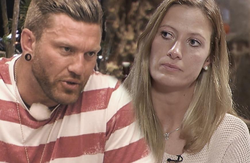 So enthüllte Ex-Kandidatin Denise Munding vor einigen Wochen beispielsweise, dass sie Till Adam eigentlich gerne direkt nach Hause geschickt hätte, RTL jedoch dagegen gewesen sei.