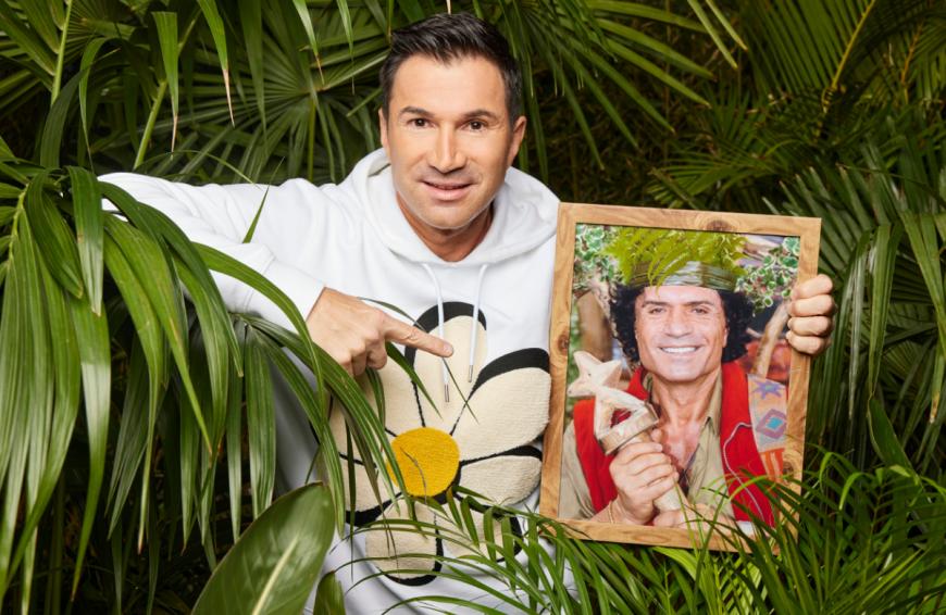 Lucas Cordalis
AUSGESCHIEDEN: Lucas Cordalis, 54, schied bereits vor TV-Start aus, nachdem er positiv auf Corona getestet wurde.
Eigentlich will er seinen berühmten Vater Costa Cordalis beerben und greift ebenfalls nach der Dschungelkrone. Der Mann von Daniela Katzenberger ist ein absoluter Siegertyp und gewann schon so einige TV-Formate wie bei Global Gladiator, Promiboxen, der RTLZWEI Curling Weltmeisterschaft, der Grip Kart WM und Schlag den Star.