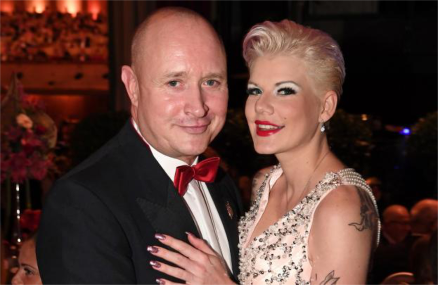 Melanie und Mike trennten sich Ende 2021 nach 14 Jahren Ehe. Seitdem geht Melli solo durchs Leben und ins Bett.