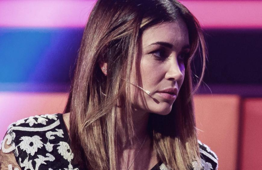 Im Juli letzten Jahres hatte die Beauty offenbart, dass sie ihre Familie in Brasilien wegen der Corona-Pandemie schon monatelang nicht mehr gesehen hätte, doch damit ist jetzt Schluss! Jana Ina konnte sich nun endlich auf den Weg nach Brasilien machen.