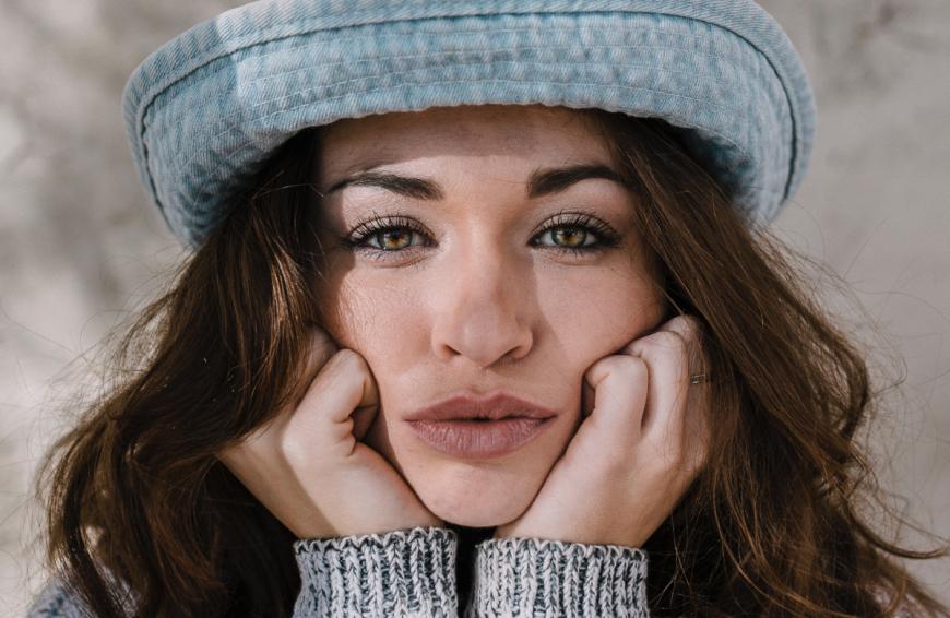 Bringe deine Augenpartie zum Strahlen – und zwar mit dieser gehypten Augencreme!