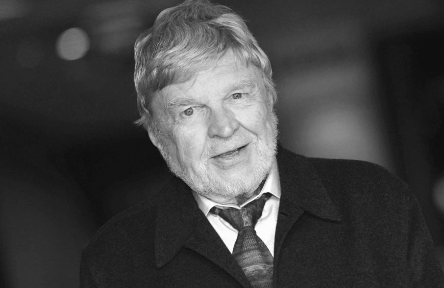 Große Trauer in der der deutschen Schauspielwelt: Hardy Krüger, der mit bürgerlichem Namen Eberhard August Franz Ewald Krüger hieß, ist am 19. Januar im Alter von 93 Jahren in Kalifornien gestorben. Das gab seine Agentur unter Berufung auf seine Ehefrau bekannt. Zuletzt war der Schauspieler, Schriftsteller, Hörspiel- und Synchronsprecher 2011 im Fernsehfilm