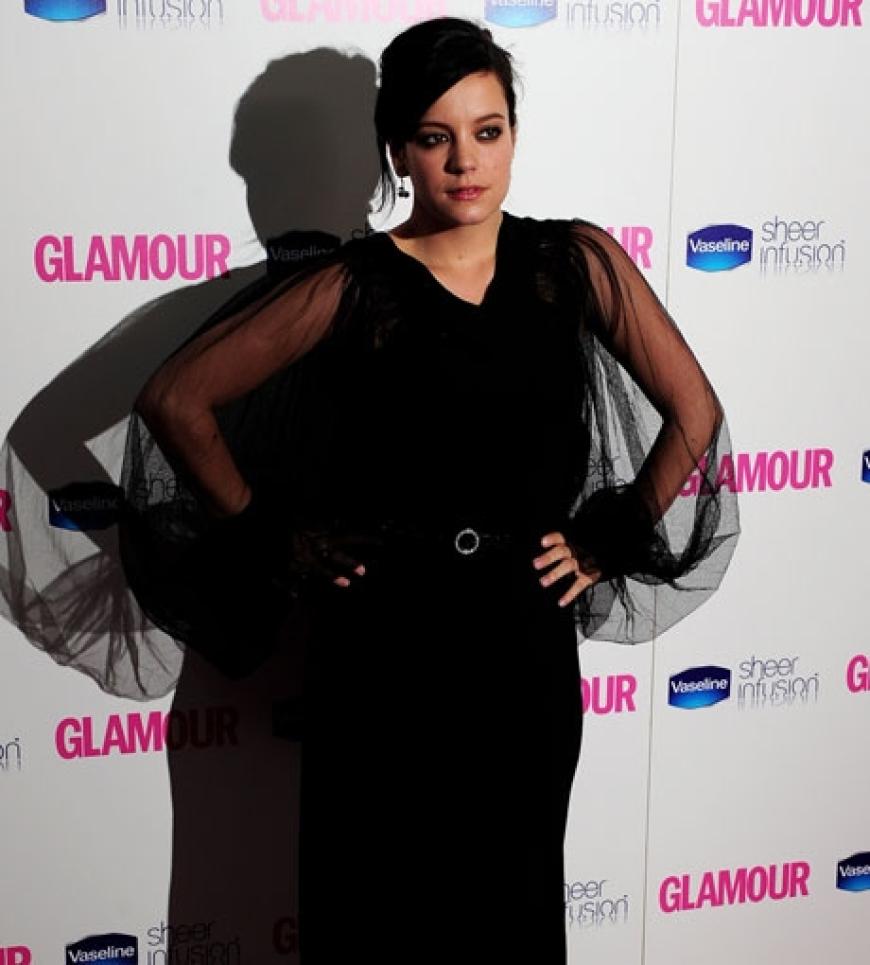 Lady in Black: Die britische Sängerin Lily Allen wählte für ihren Auftritt ebenfalls die Farbe des Abends. Hat ihr anscheinend Glück gebracht. Sie gewann den Award als