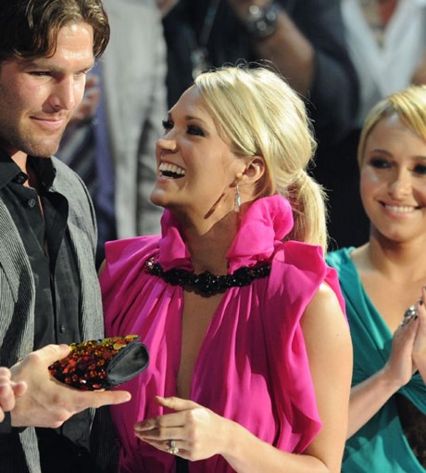 Carrie Underwood gehörte zu den strahlenden Gewinnerinnen des Events. Stars wie Mike Fisher oder Hayden Panettiere gratulierten der Sängerin zu ihren zwei Preisen