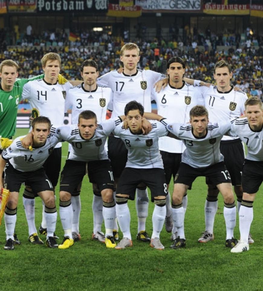 Mit einem phänomenalen Auftaktspiel gegen Australien zeigte sich die deutsche Nationalmannschaft bei der Fussball-WM in Durban in Bestform. Innerhalb von 90 Minuten trafen Klose & Co. ganze vier Mal das Tor - der Gegner hatte keine Chance. Höchste Zeit also, sich unsere Jungs einmal genauer anzusehen