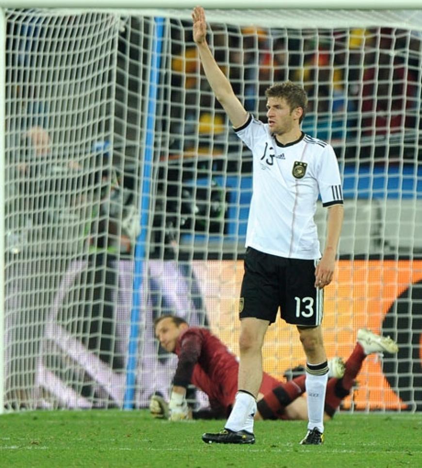 Thomas Müller ist der heimliche Star der Nationalelf. Der erst 20-Jährige stellte sein können in der letzten Zeit so gut unter Beweis, dass er von Jogi Löw gegen Piotr Trochowski in die Startelf gesetzt wurde