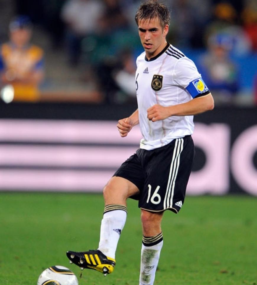 Philipp Lahm ist mit 26 Jahren der jüngste Mannschaftskapitän aller Zeiten. Die deutsche Mannschaft gehört mit einem Durchschnittsalter von knapp 25 Jahren zu den jüngsten WM-Teilnehmern