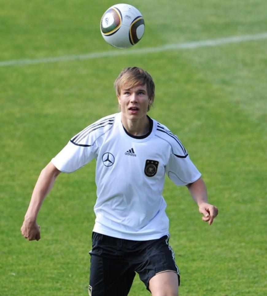 Holger Badstuber vom FC Bayern München legte eine rasante Karriere hin: Innerhalb von einem Jahr spielte sich der 21-Jährige vom U-21-Spieler zum gesetzten Nationalspieler in der deutschen Elf