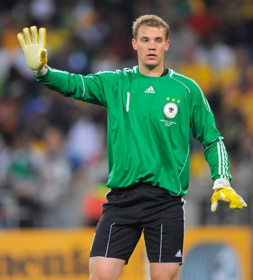 Die Nr. 1 des DFB-Teams: Torwart Manuel Neuer. Bei einer Größe von 1,90m soll der Schalker das deutsche Tor frei halten