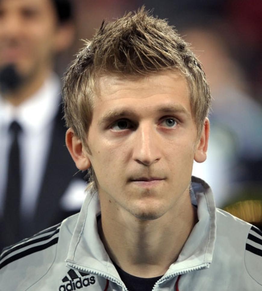 Der 21-jährige Marko Marin hat bosnische Wurzeln und wäre deshalb auch für die bosnische Mannschaft spielberechtigt gewesen. Dennoch entschied sich der Werder-Spieler für das DFB-Team