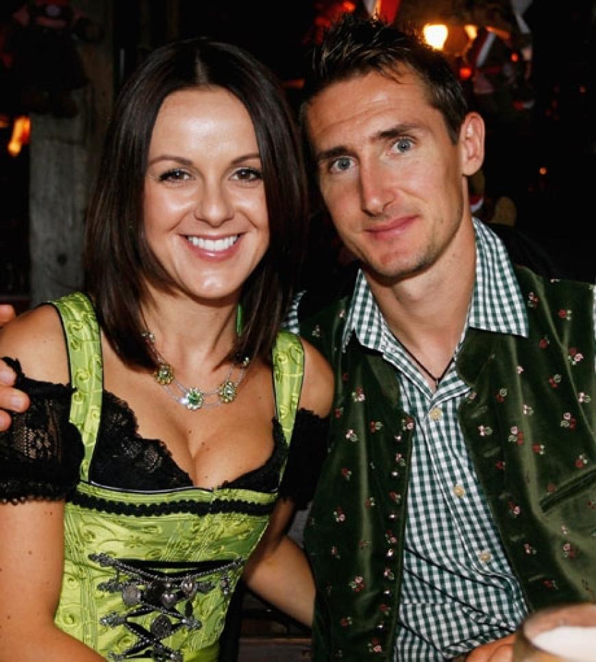 Miroslav Klose mit seiner Frau Sylwia. 2005 kamen die gemeinsamen Zwillingsjungs Luan und Noah zur Welt