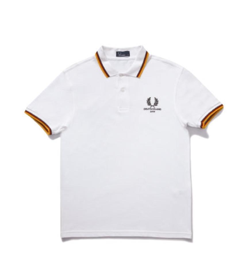 Trikots sehen ja grundsätzlich nur an Fußballern richtig gut aus und können außerhalb des Spielfelds schnell das modische Aus bedeuten. Deshalb freuen wir uns über diese tollen Soccer-Shirts! Polohemd von Fred Perry, ca. 90 Euro