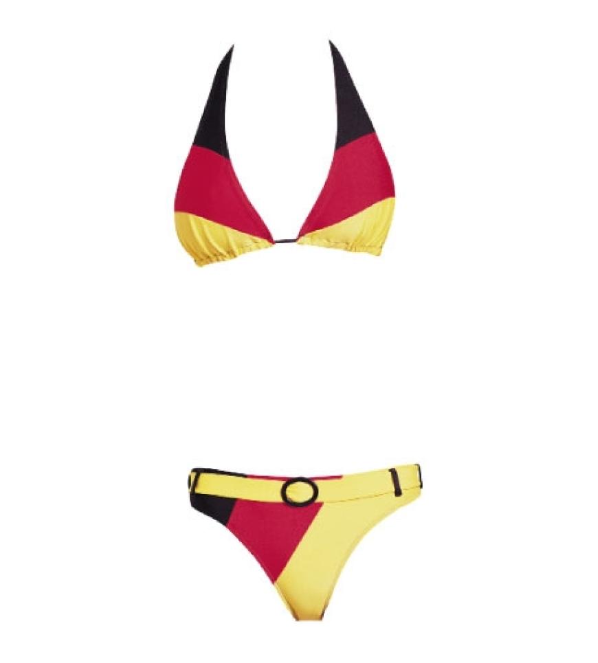 Wir wollen ja König Fußball nicht die Show stehlen. In diesem sexy schwarz-rot-goldenen Bikini allerdings werden wir rasch jede Menge Fans um uns scharen. Und für Hochstimmung sorgen!
Bikini von Figueroa, ca. 30 Euro