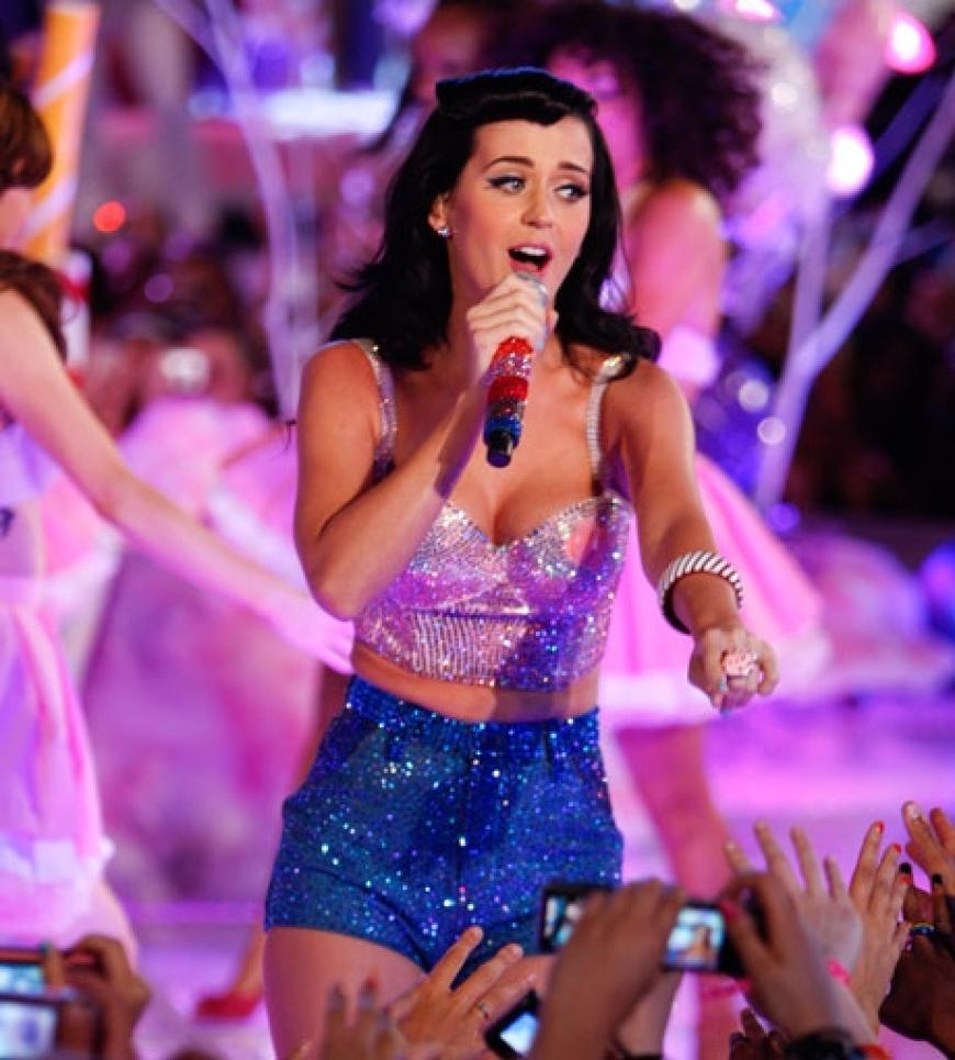 Katy Perry bringt die Halle mit ihrem Sommerhit