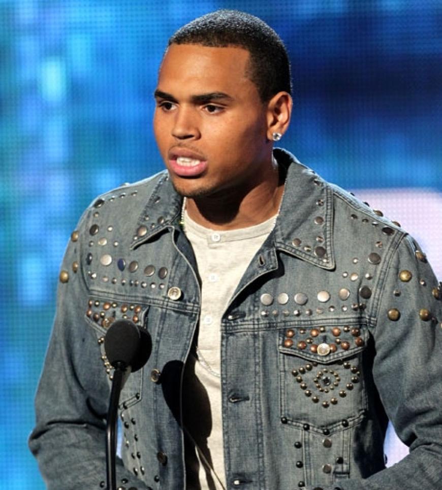 Chris Brown feiert ein schwieriges Comeback. Noch immer haftet dem Sänger der tätliche Angriff auf seine Ex-Freundin Rihanna an