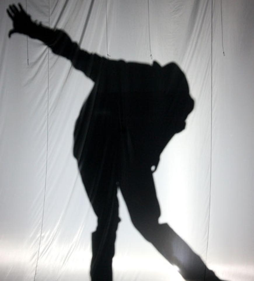 Anschließend stahl Chris Brown allen die Show. Mit seinem Tribut an den verstorbenen King of Pop, Michael Jackson, brachte er die anwesenden Gäste zum Toben