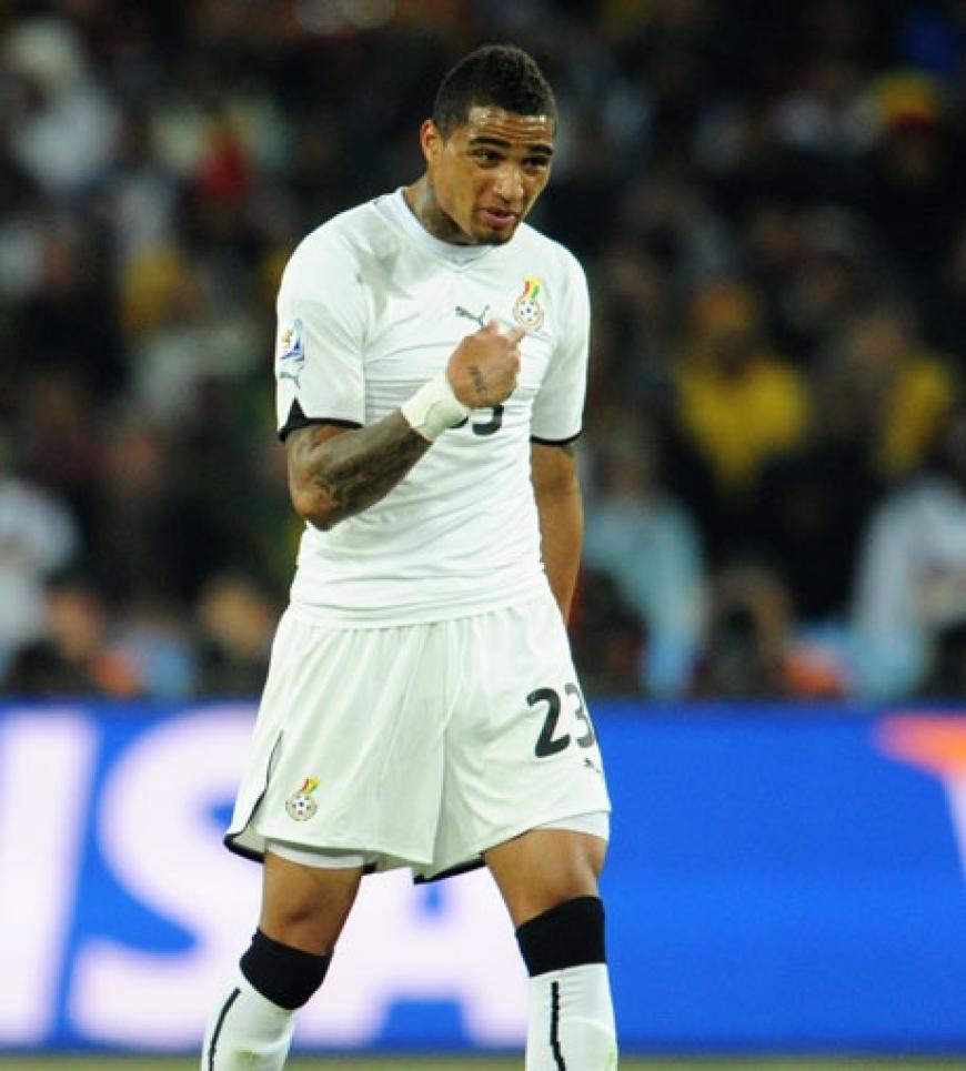 Geliebter Feind: Kevin Prince Boateng ist für viele ein Dorn im Auge. Er hatte durch ein Foul die Verletzung von Kapitän Michael Ballack mit zu verantworten. Ballack hatte sich dabei eine Sehne im Sprunggelenk gerissen - das Aus für die WM