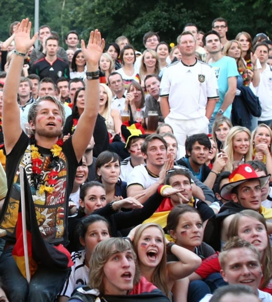 Es war eine spannende Partie, in der tausende Fans mitfieberten. 60 Minuten verfolgten sie gespannt jede Aktion auf dem Feld - erst dann kam der Befreiungsschlag