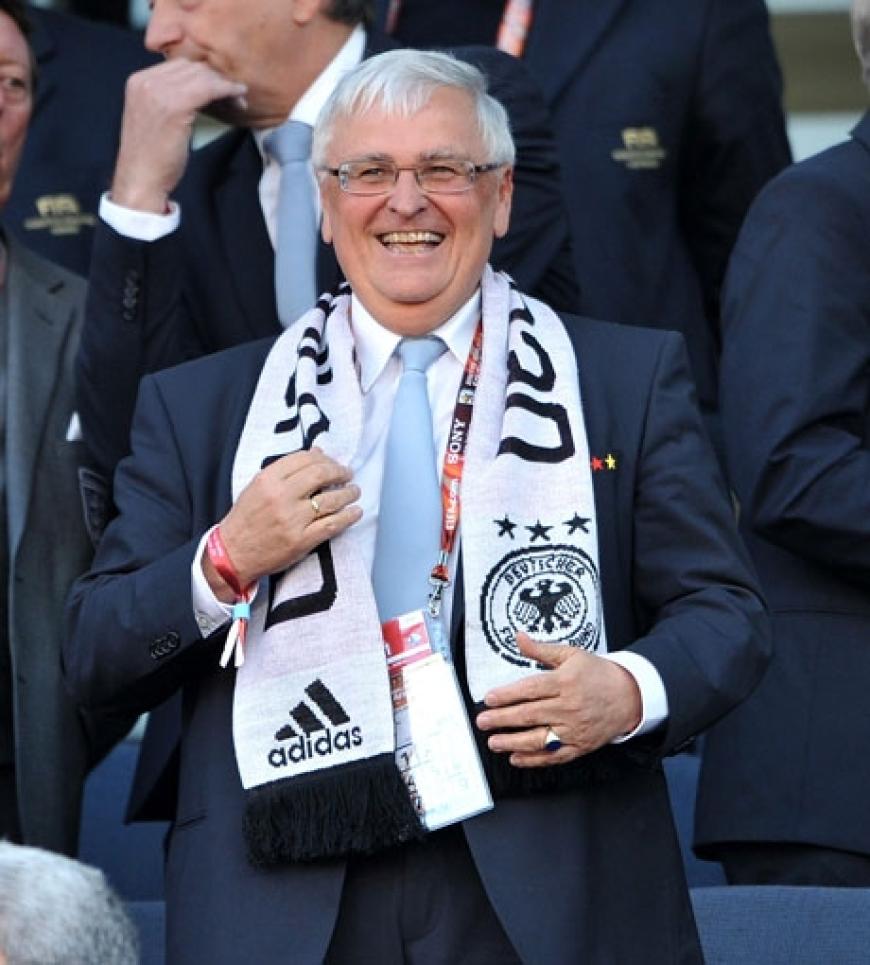 Auch DFB-Boss Theo Zwanziger freut sich mit seinen Jungs