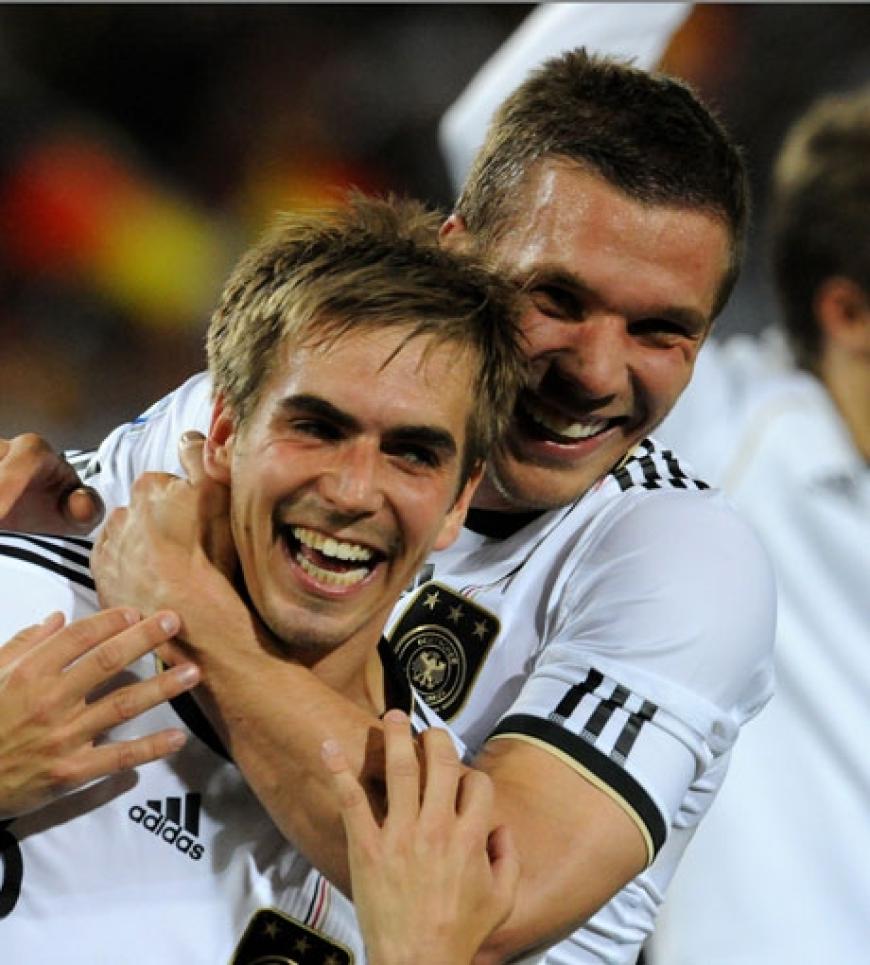 Großer Jubel bei Philipp Lahm und Co.: Es ist geschafft! Deutschland zieht ins Viertelfinale ein. Dort trifft die Mannschaft von Jogi Löw auf Argentinien