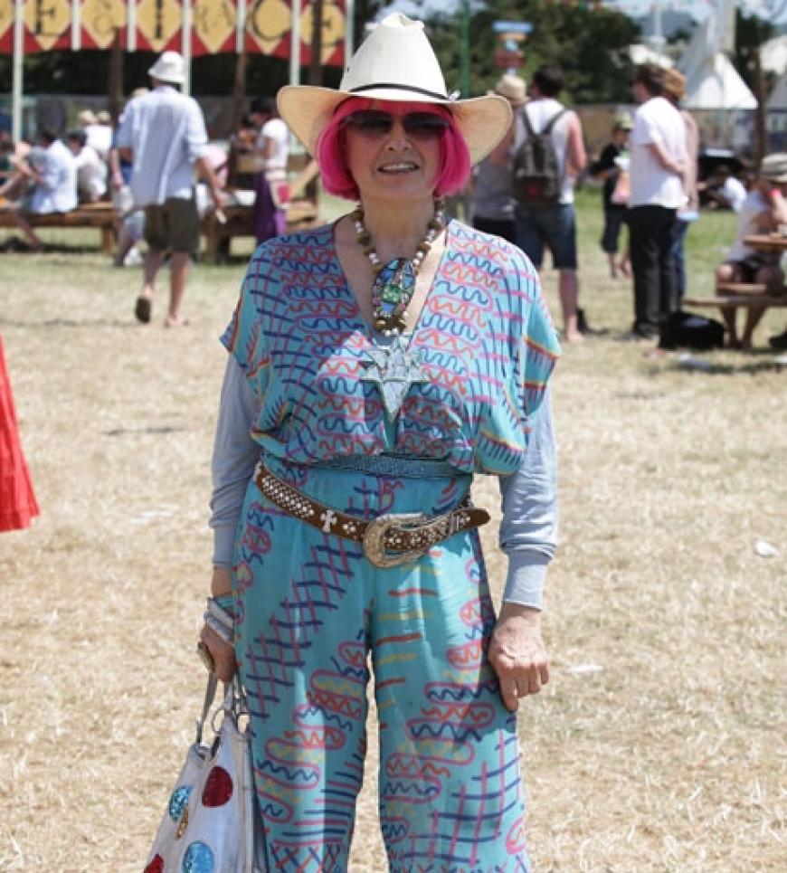Designerin Zandra Rhodes bekennt Farbe