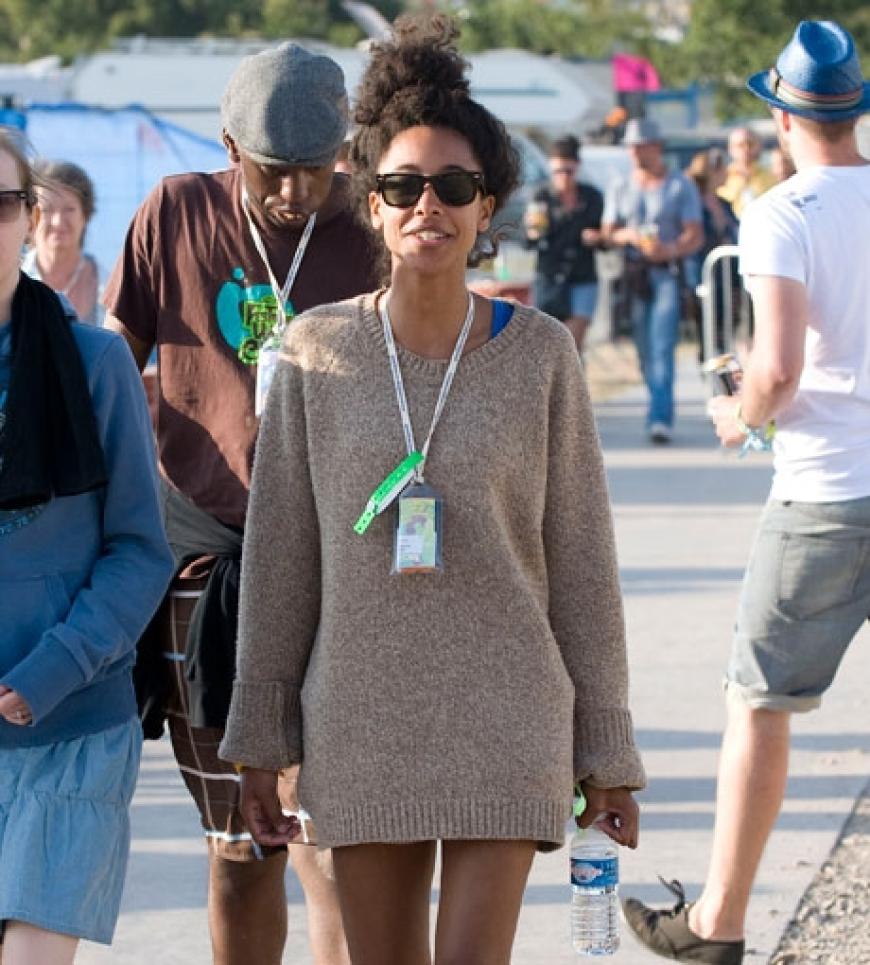 Corinne Bailey Rae im XL-Wollpulli - fertig ist das praktische Festival-Outfit