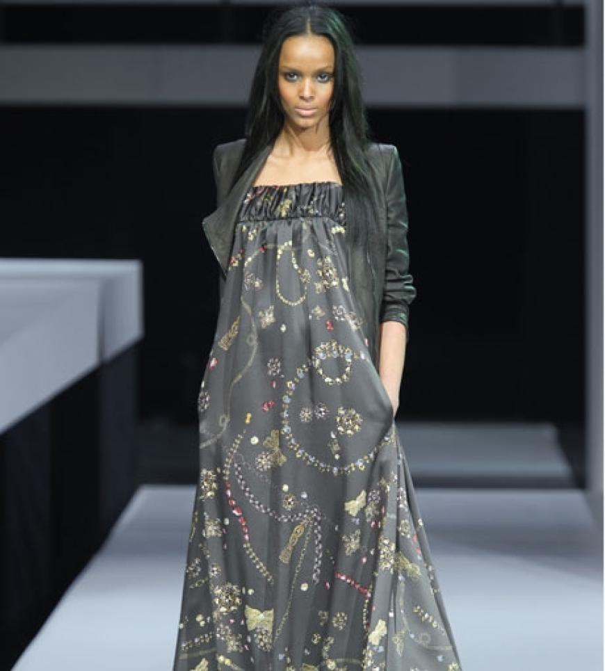 ... wie bodenlange Kleider. Der Star-Designer zeigt wieder einmal sein Händchen für Mode