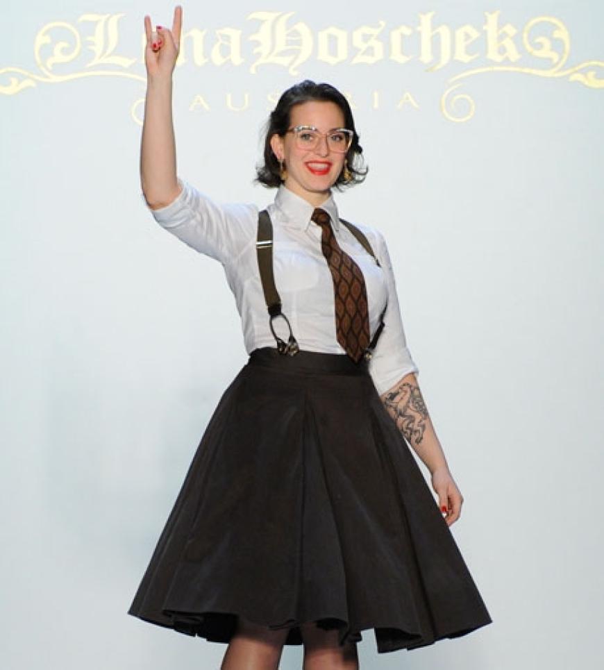 Mit Tattoo und Schlips: Designerin Lena Hoschek aus Graz