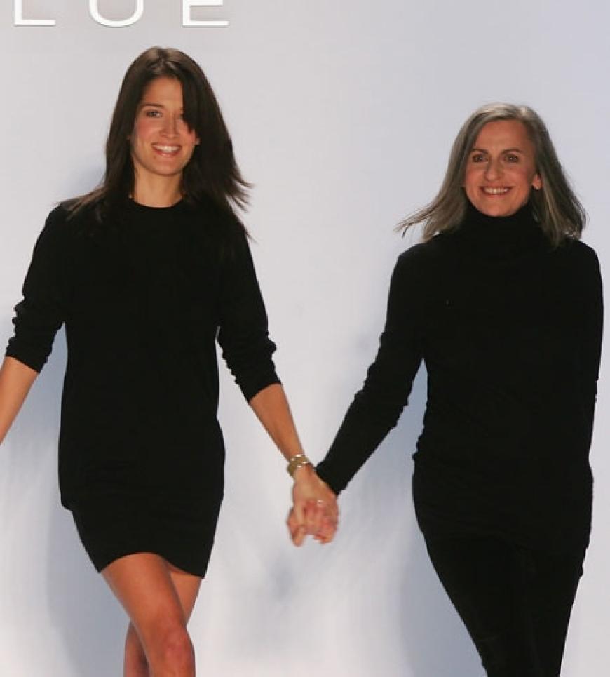 Gabriele Strehle von Strenesse feiert mit ihrer Tochter Clara die gelungen Show