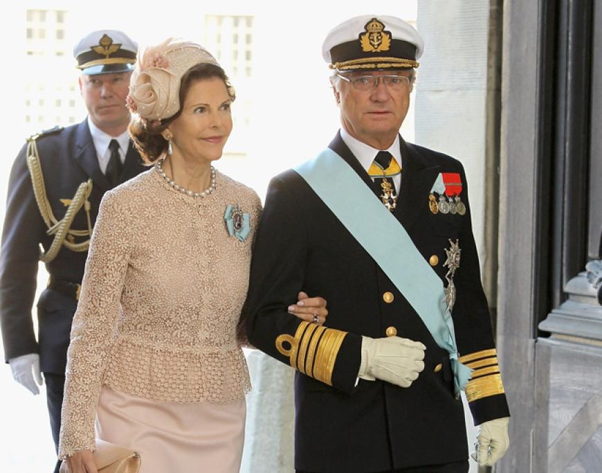 Mitte 2006 machte König Carl Gustaf mit seinem Rotlicht-Skandal Schlagzeilen. So soll er sich häufiger in Strip-Clubs aufgehalten haben und sogar eine Affäre mit einer schwedischen Sängerin gehabt haben