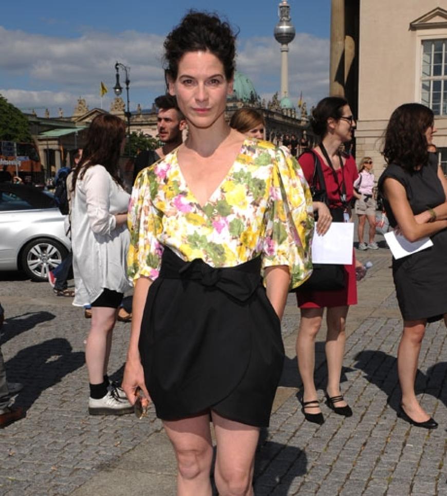 Erwischt: Schauspielerin Bibiana Beglau auf dem Weg zur Show